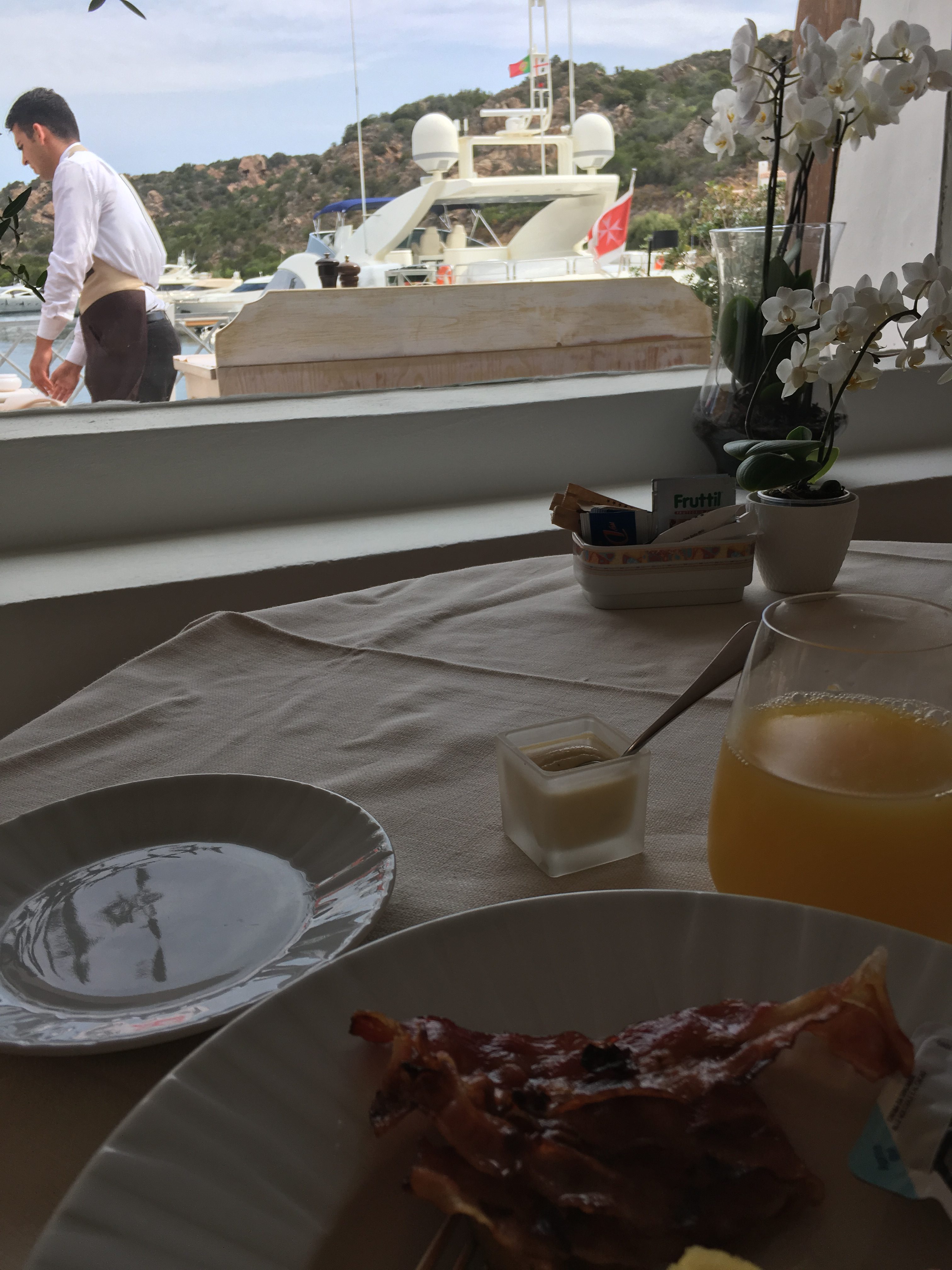 Honeymoon in Sardinia, Breakfast at Grand Hotel Poltu Quatu