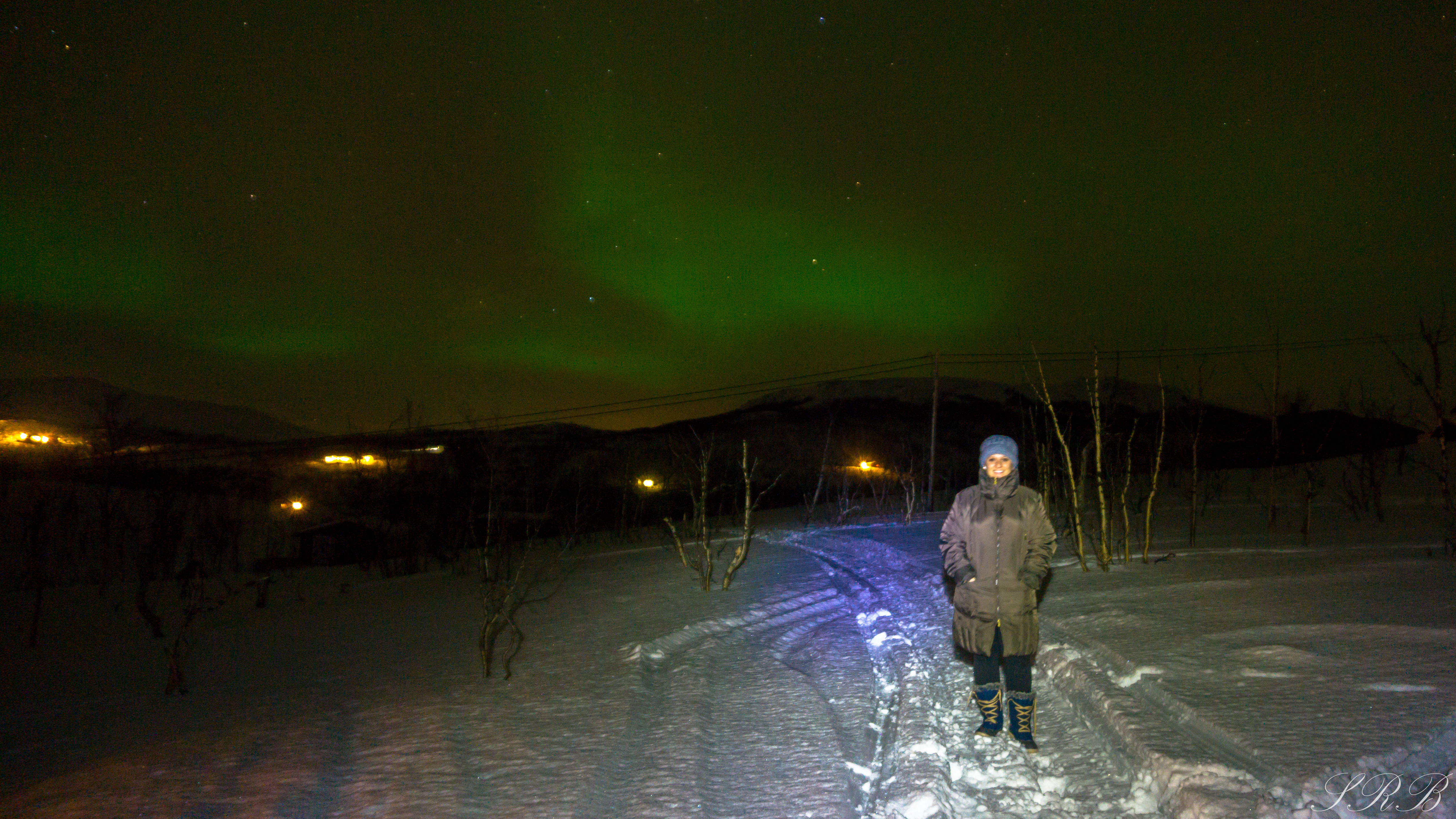 travel blogger in front of northern lights