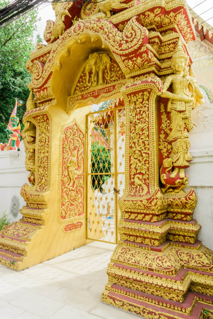 details of the temples in chiang mai thailand