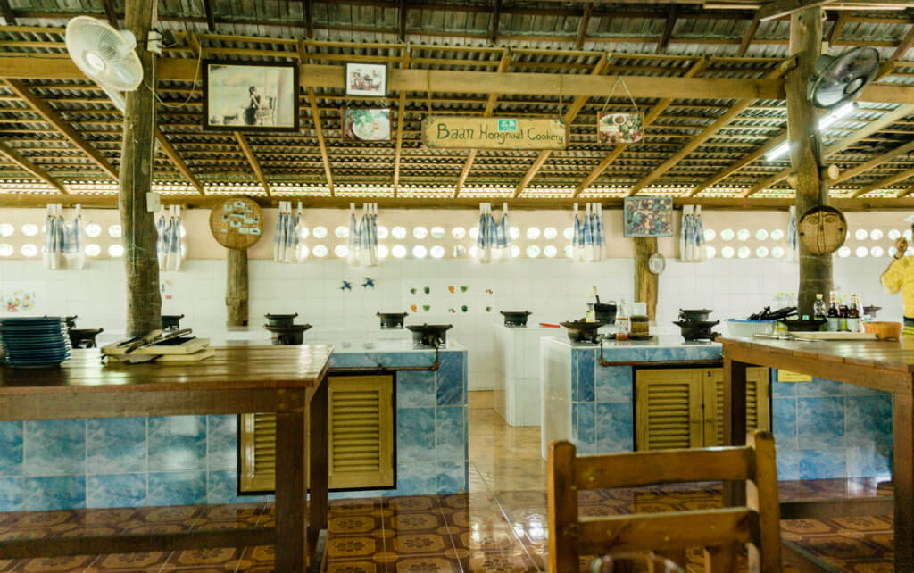 inside the baan hongnual cookery school, thai cooking school kitchen
