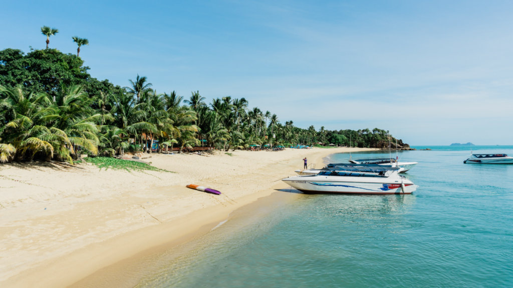 Speedboat tour to Koh Nang Yuan near Koh Samui Thailand