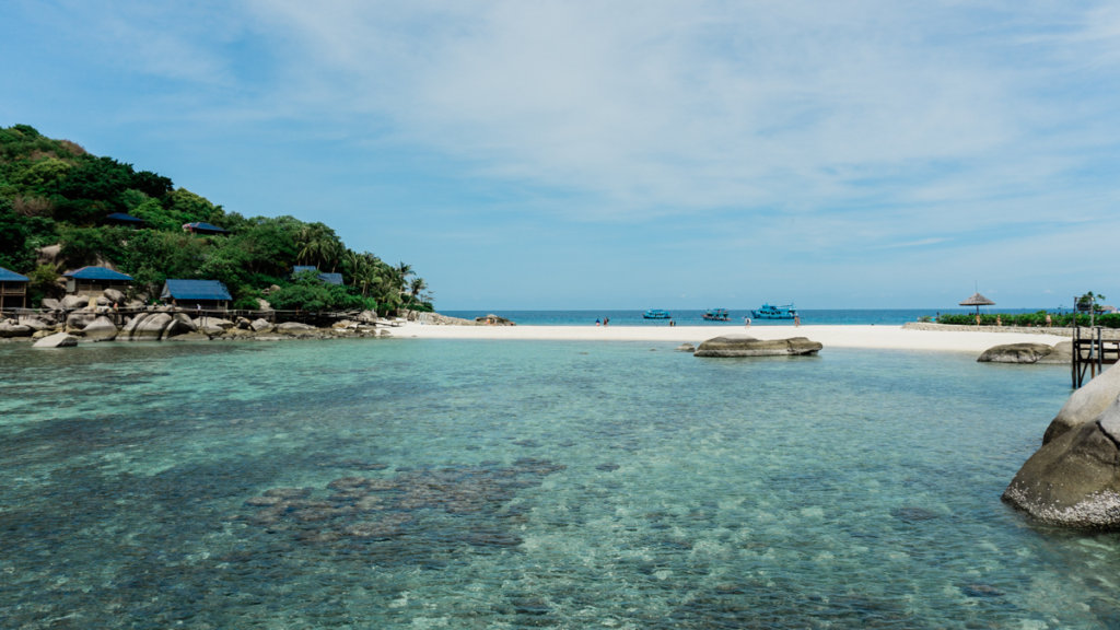 Clear blue waters at Koh Nang Yuan