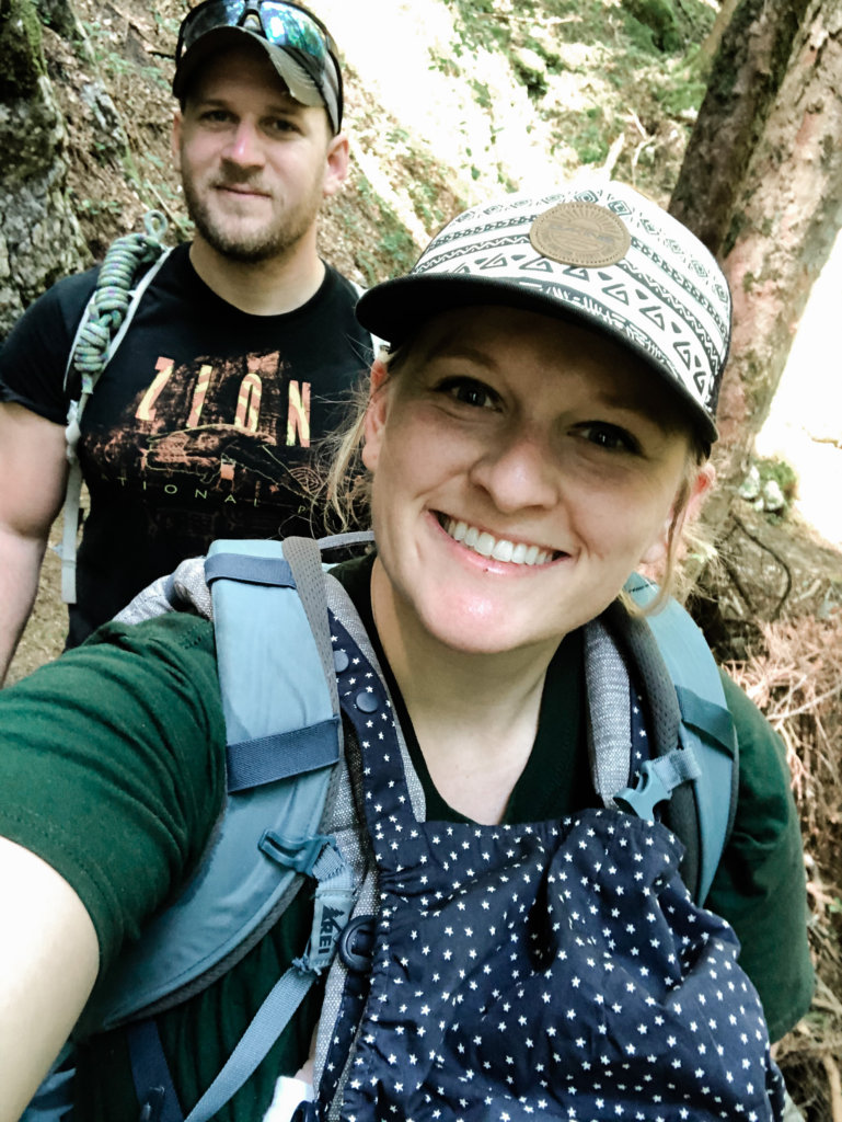 family hiking to hollentalklamm