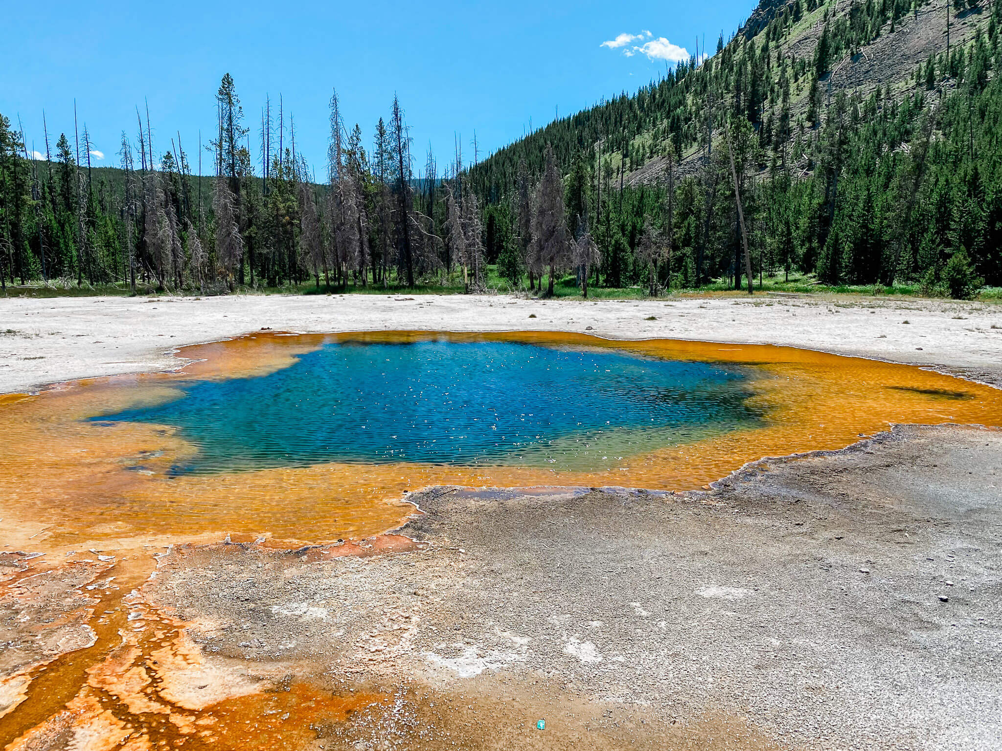 emerald pool, yellowstone national park wyoming