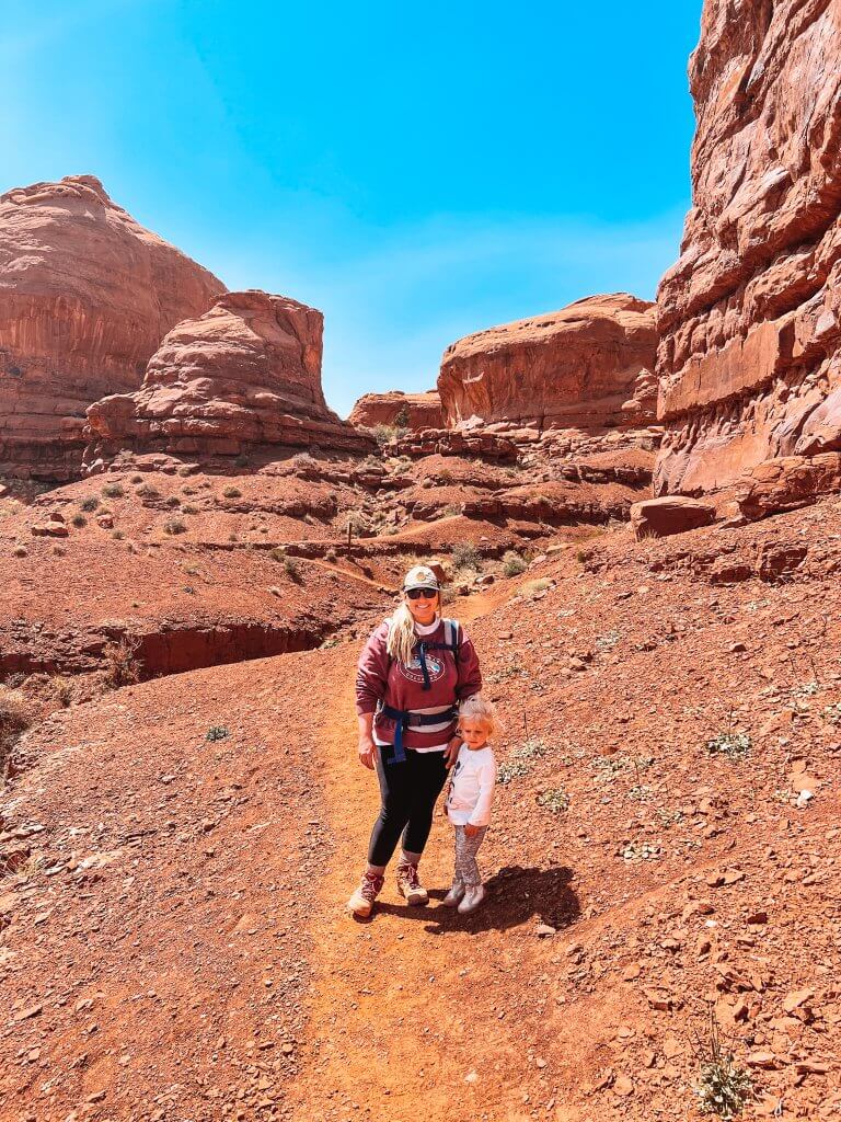 hiking monument valley