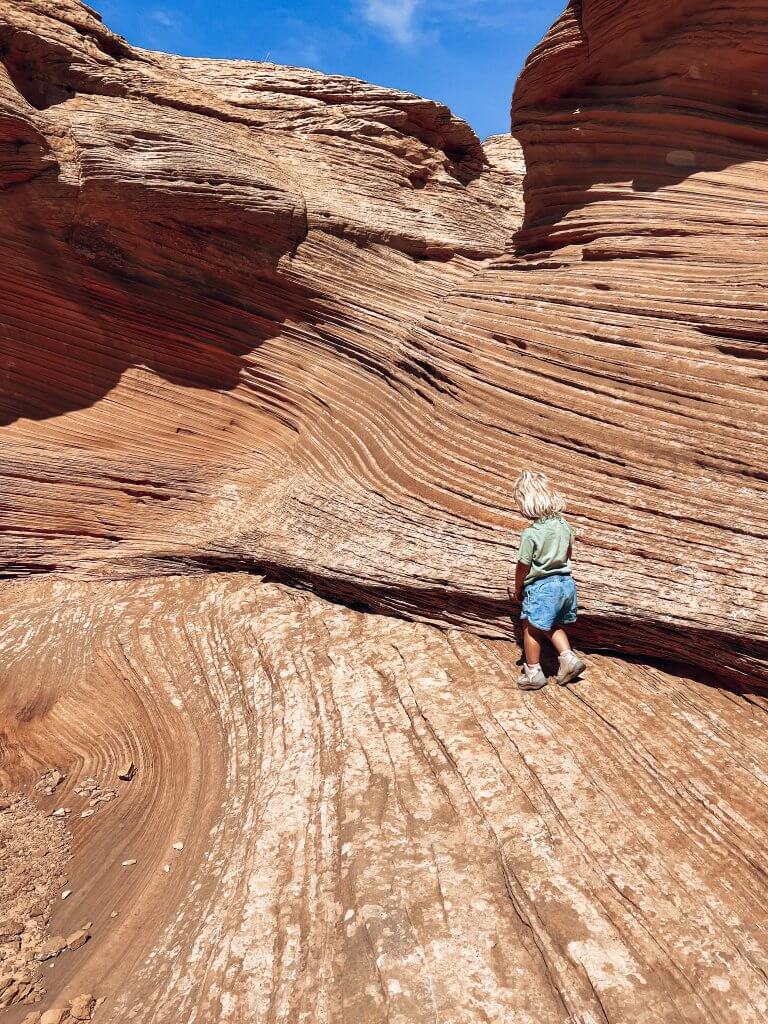 hiking the new wave in page arizona, family hiking